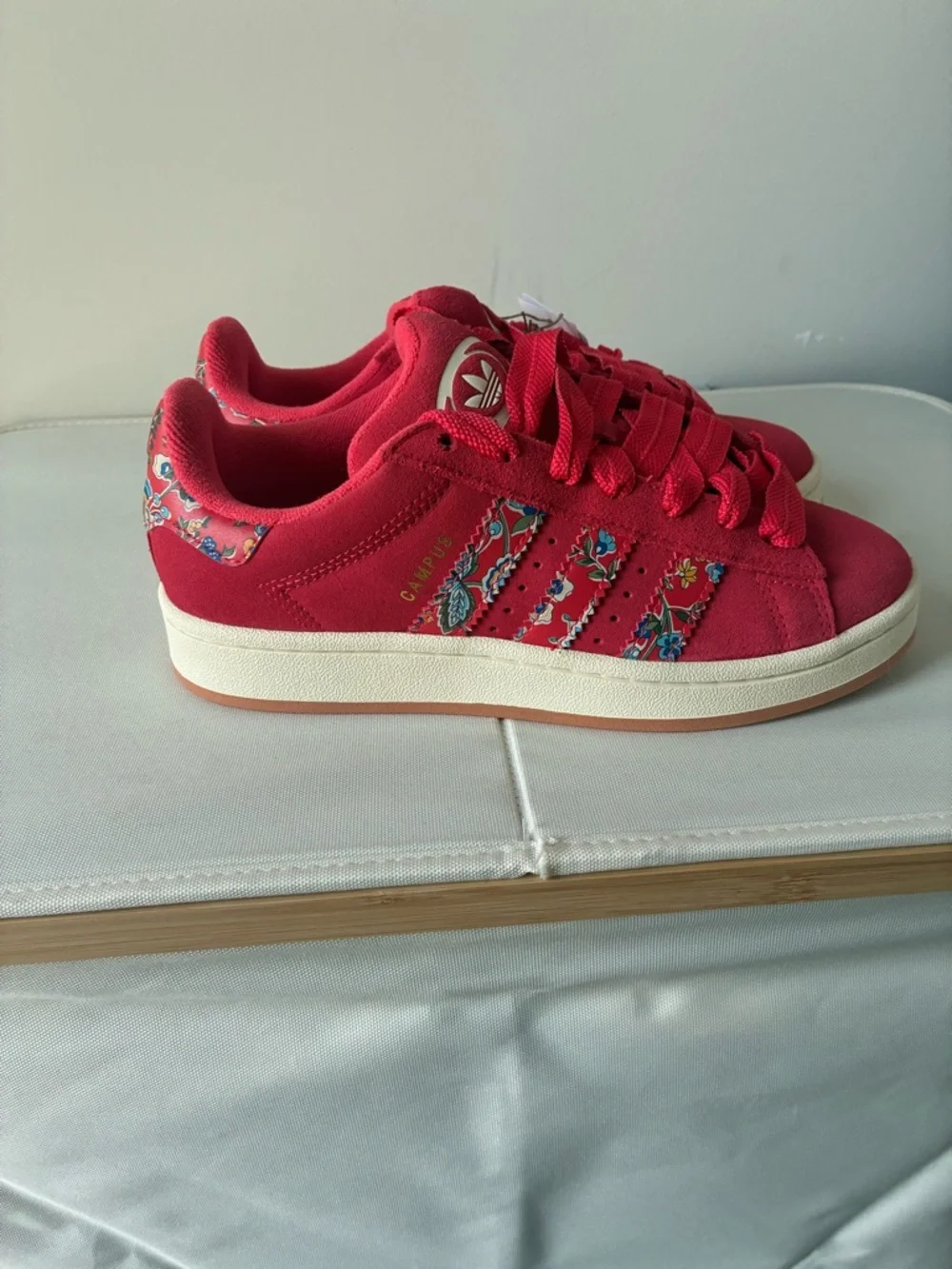 Adidas Campus- Size 6.5 - Women’s Red Floral-Accent Campus Sneakers NWT no box. - Picture 4 of 5